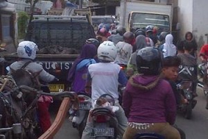 Jalan Karang Asem menuju pasar Kepuh Macet